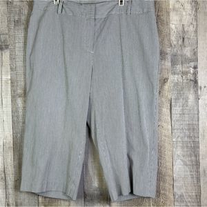 Willi Smith Size 10 Brown & White Pin Striped Capris